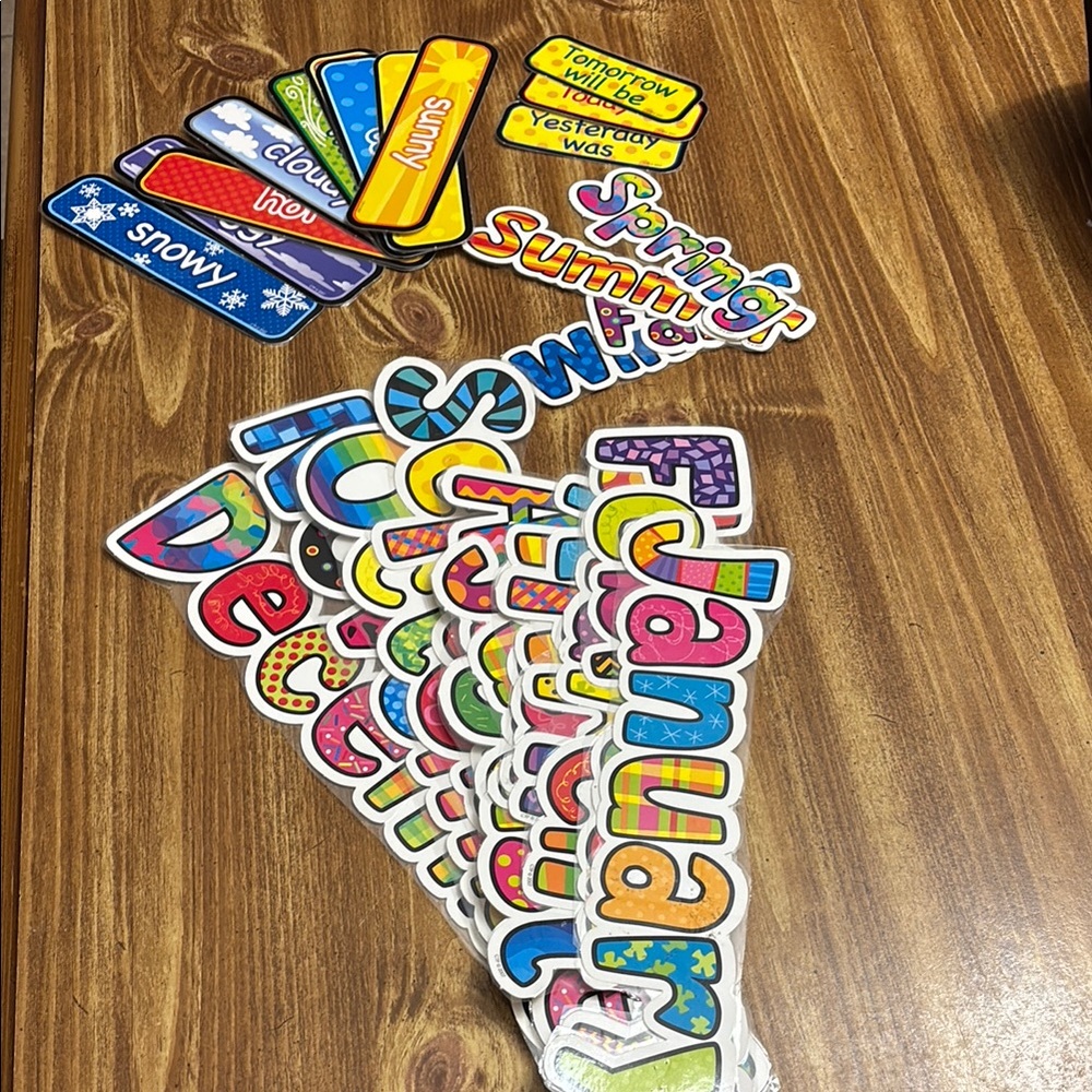 Colorful Calendar Bulletin Board Set (laminated)
